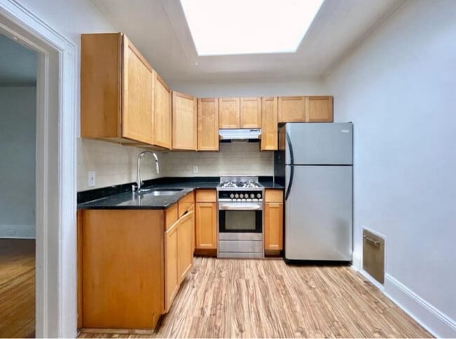Building Photo - 163 Glenwood Ave Rental