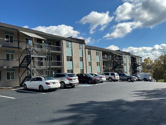 Reserve at Third Creek Apartments