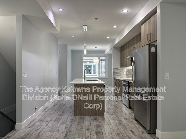 Photo - 1308 Rutland Rd N