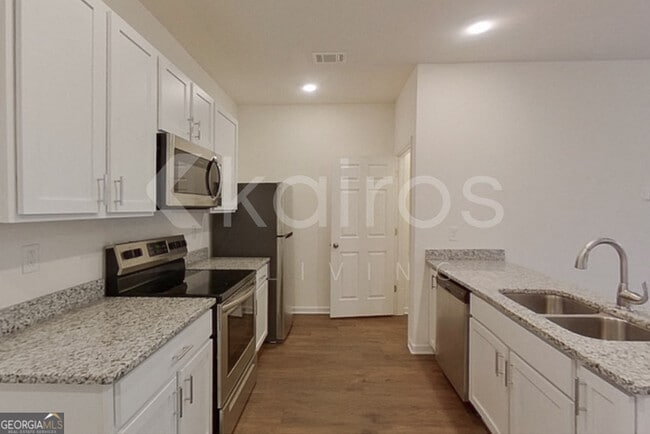 Photo - 214 Long Is Dr