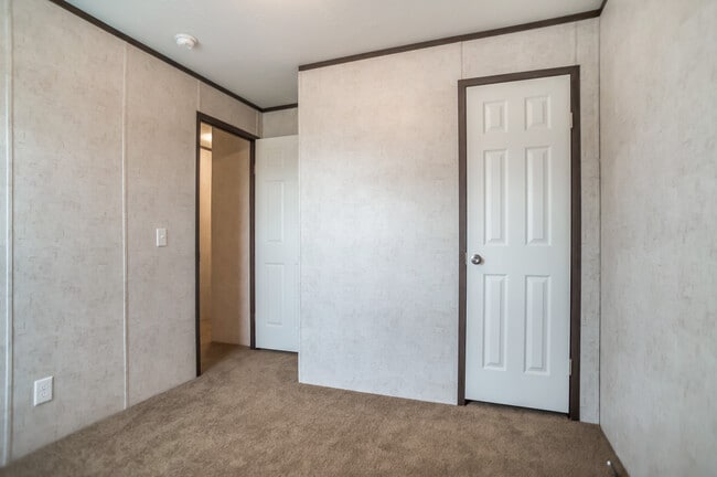 Photo - 126 Vevay Dr S