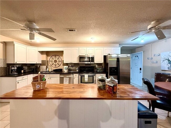 Photo - 728 Saybrook Cir NW
