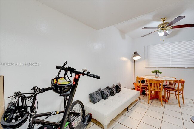 Photo - 502 Phippen Waiters Rd