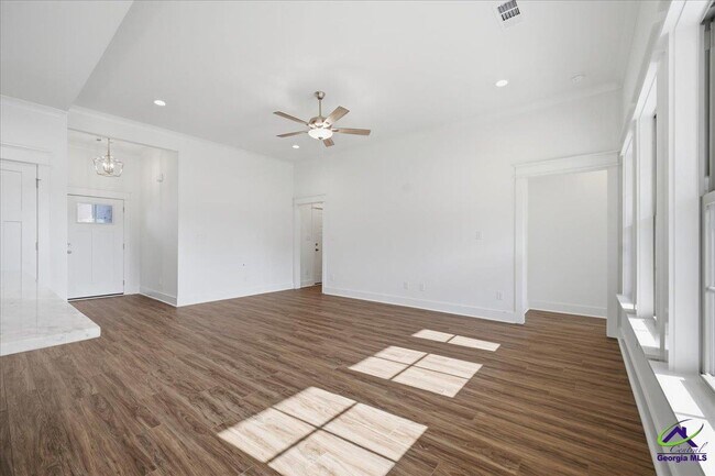 Photo - 307 Willowbrook Ln