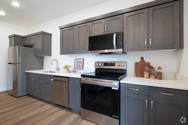 2BR, 2BA - 890SF - Kitchen - Mesa Pointe