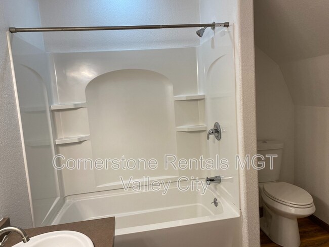 Photo - 642 2nd Ave NW