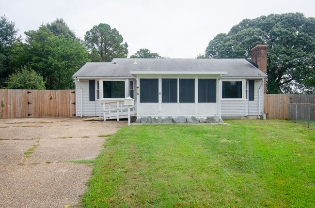 Building Photo - Precious Bungalow Home Rental in Norfolk!