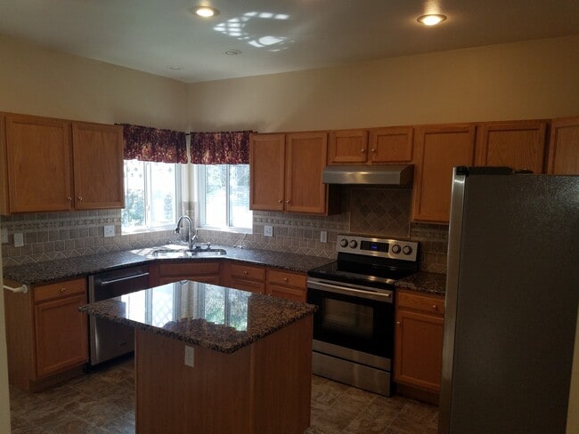 Photo - Fantastic home in Charleston Place, 4-bedroom, 3 bath, 2 car!