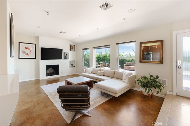 Photo - 10341 Kurt St