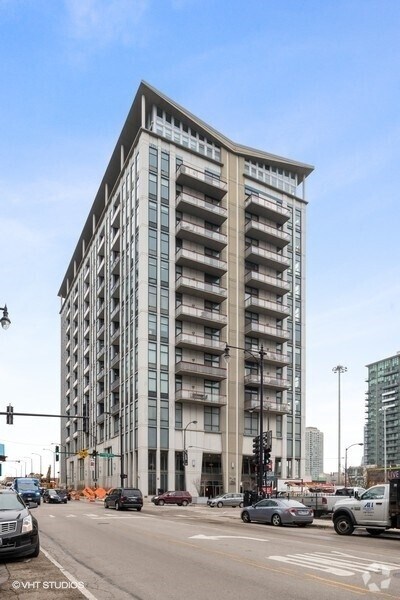 Building Photo - 740 W Fulton St Rental