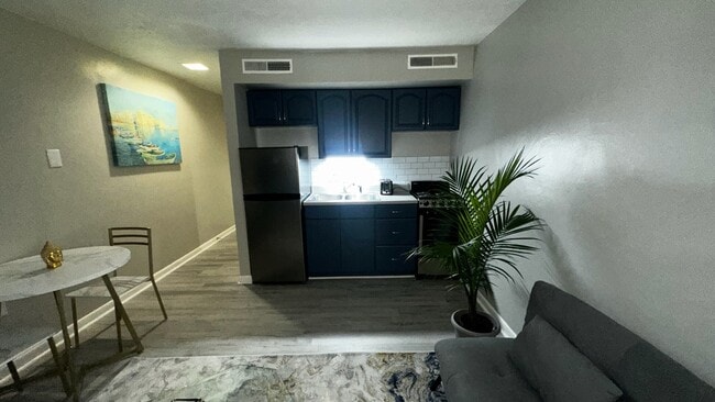 Photo - 2840 Colonial Ave SW