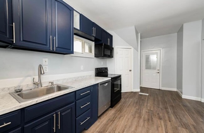 Photo - E. WALNUT HILLS - Cute 2 bed in upper of 2 family Unit 1- W.H. TAFT 1713