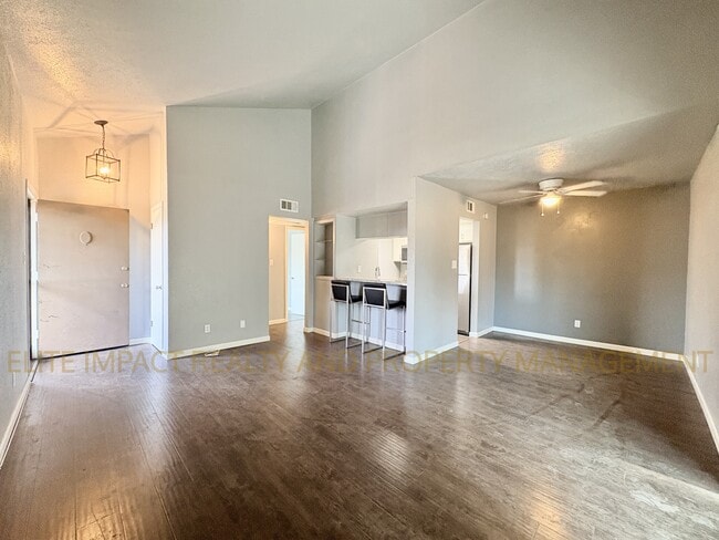 Photo - 1620 N Wilmot Rd