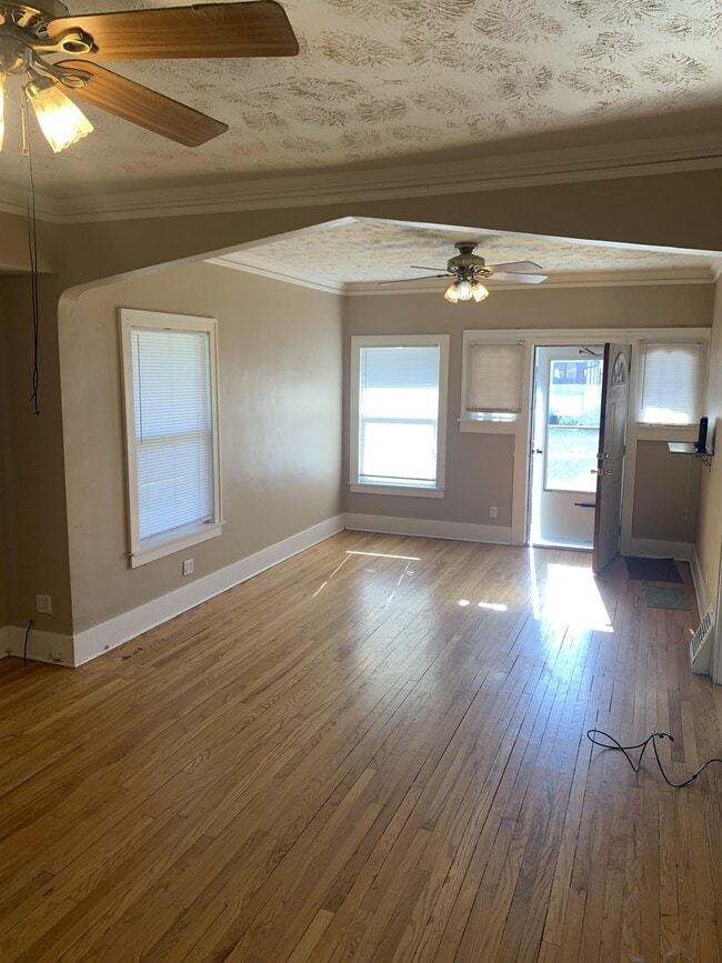 Photo - 2556 Vane St