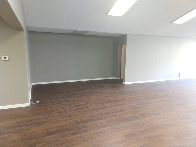 Main Floor - 7 E Main St Unit Commercial
