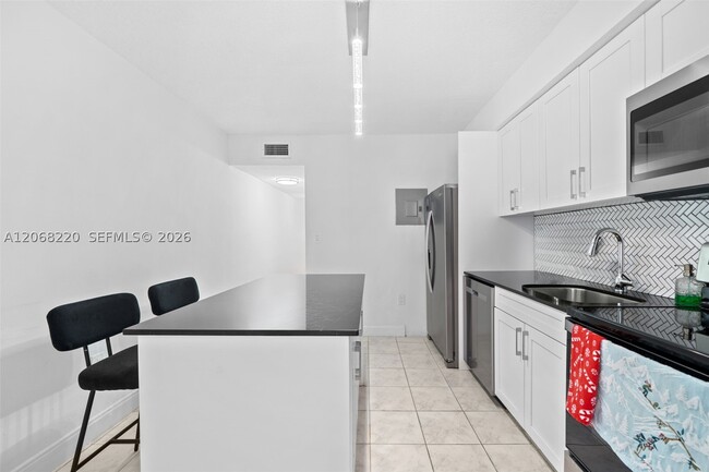 Photo - 515 SW 3rd St Unit 6