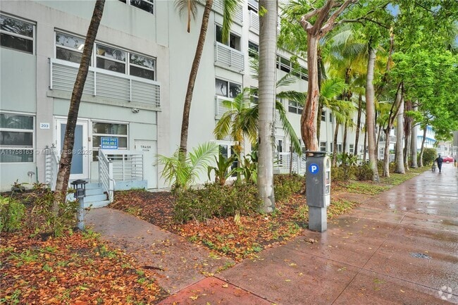 Building Photo - 4332 Collins Ave Unit 203 Rental