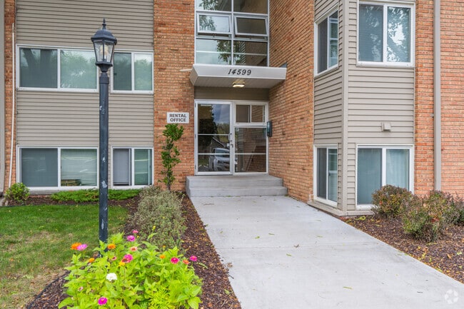 Entrances - Rosewood Manor