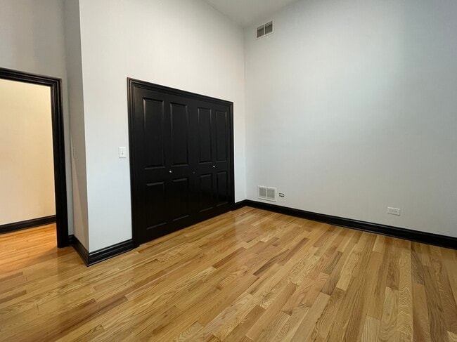 Photo - 1000 N Mozart St Unidad 2w