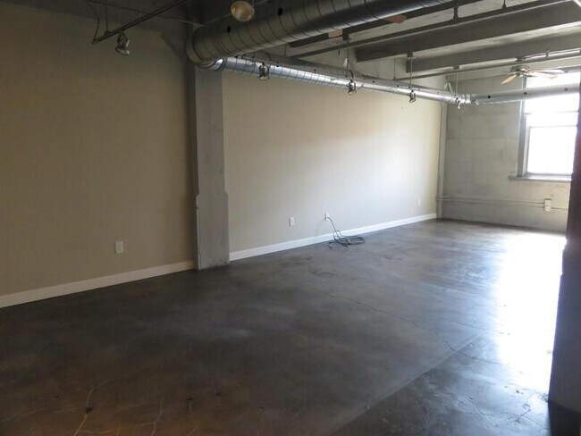 Photo - 301 E 2nd St Unidad 403