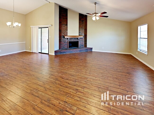 Photo - 924 Granite Ln