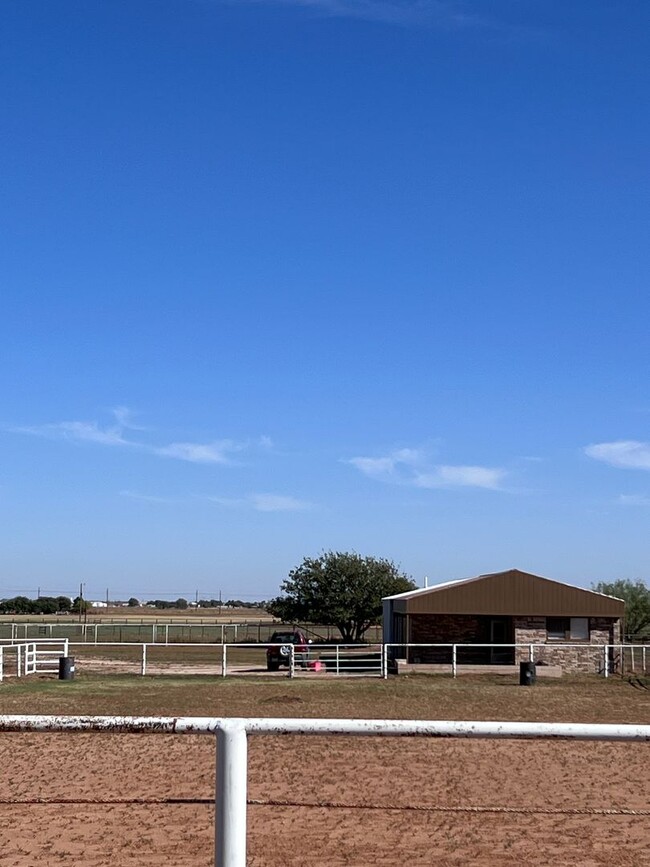 HORSE PROPERTY IN NW LUBBOCK ... - HORSE PROPERTY IN NW LUBBOCK              ... House