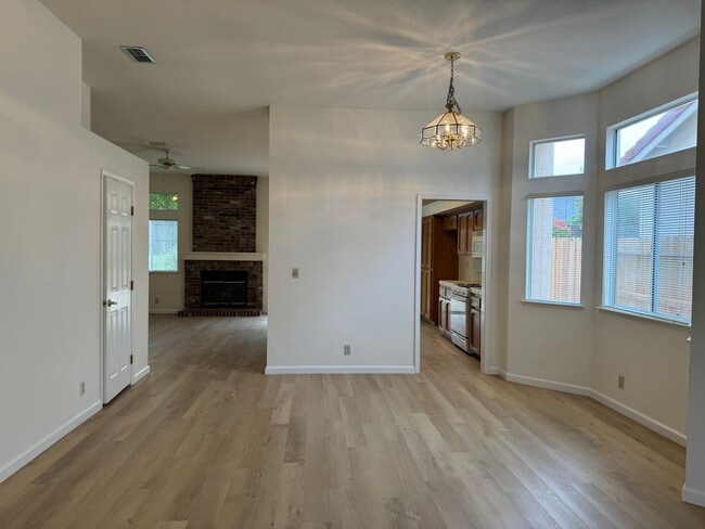 1422 Lorimer Way