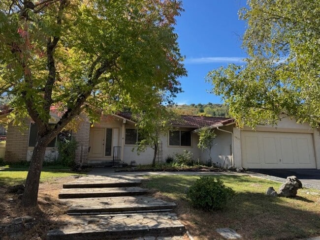 Building Photo - Wonderful single level home in Moraga-grea...