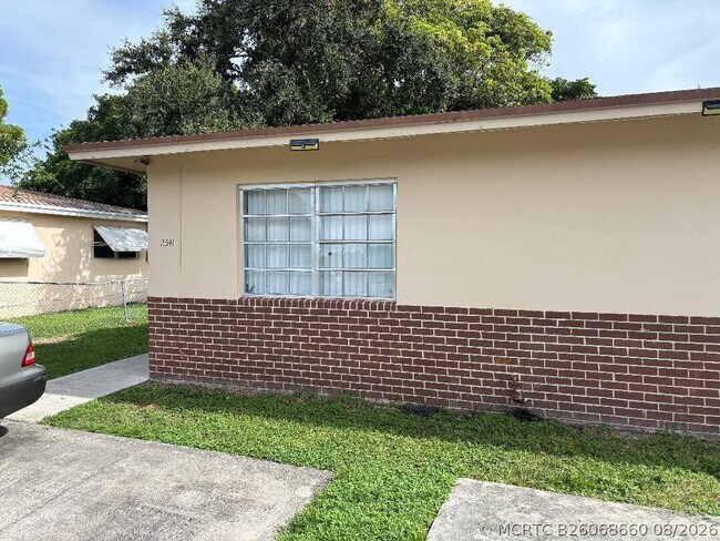 Photo - 2541 Taylor St Unit 1