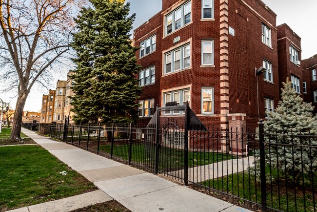 Photo - 1123 N Lawler Ave