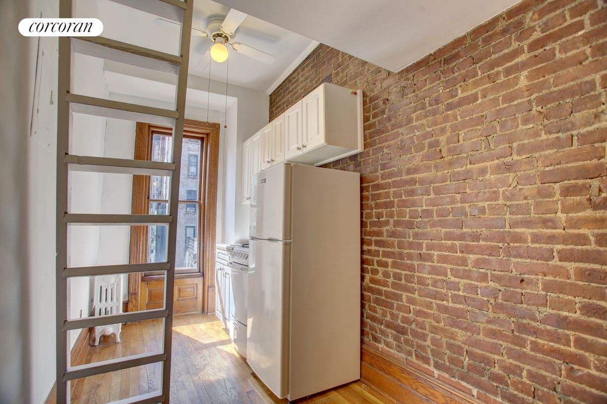 Photo - 148 W 70th St Apartamento