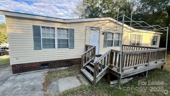 Building Photo - 504 Celia St Rental