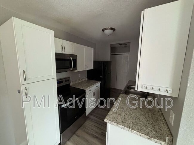 Building Photo - 3101 SW Macvicar Ave