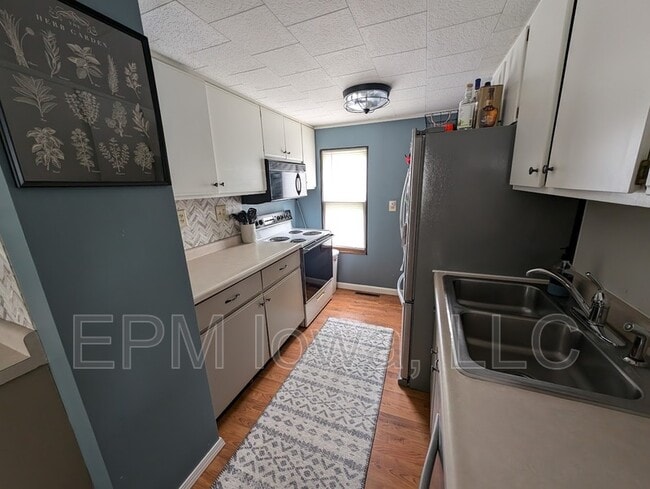 Photo - 608 8th Ave SW