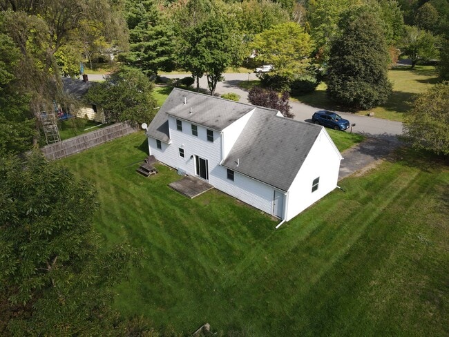5 Surrey Ln