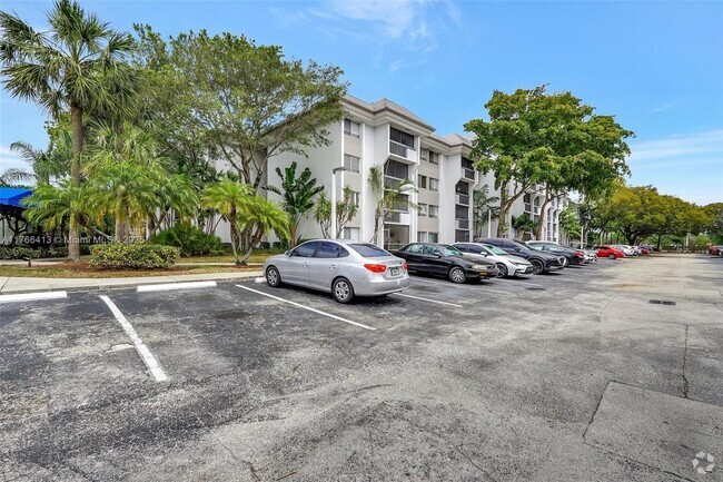 Building Photo - 711 N Pine Island Rd Unit 214 Rental