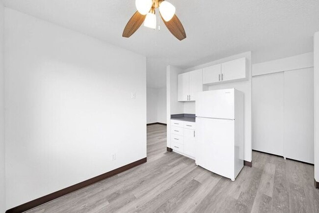 Photo - 2 bedroom 1 bath in Milwaukie!! 1st month ...