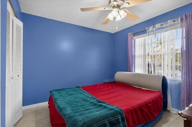 Photo - 540 NW 43rd St