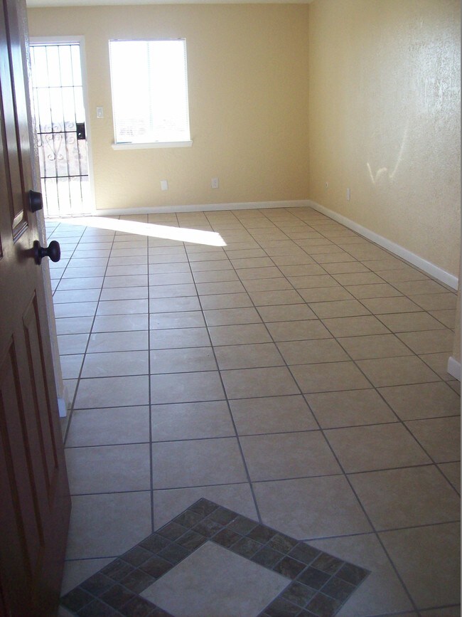 Building Photo - 2522 Gold Ave Unit 24