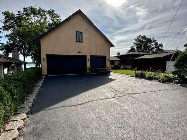 Photo - 4106 W Lake Shore Dr