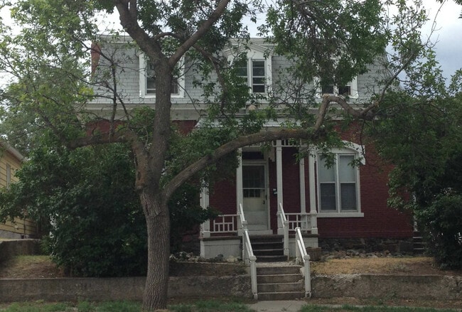 Building Photo - 709 11th Ave