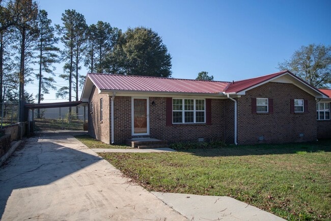 Building Photo - 3 bedroom/ 2 bathroom rental in Cullman City limits