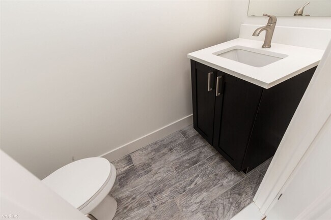 Photo - 2 br, 1 bath Triplex - 2308 E LEHIGH AVE U... Unit B