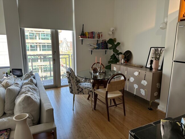 Dining area - 1390 V St NW Unit 503