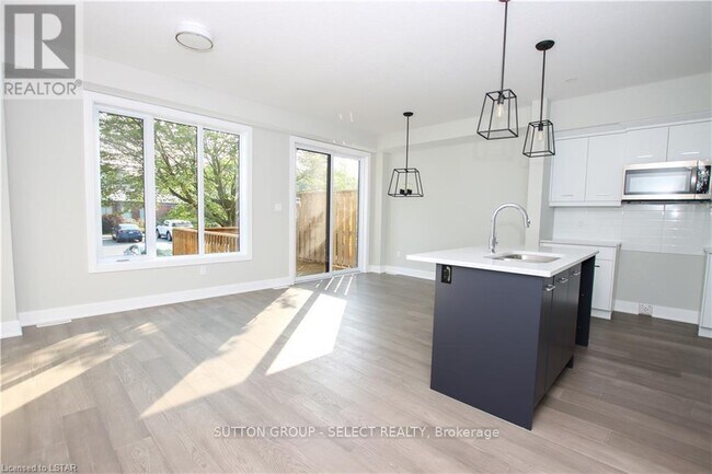 Photo - 601 Lions Park Dr