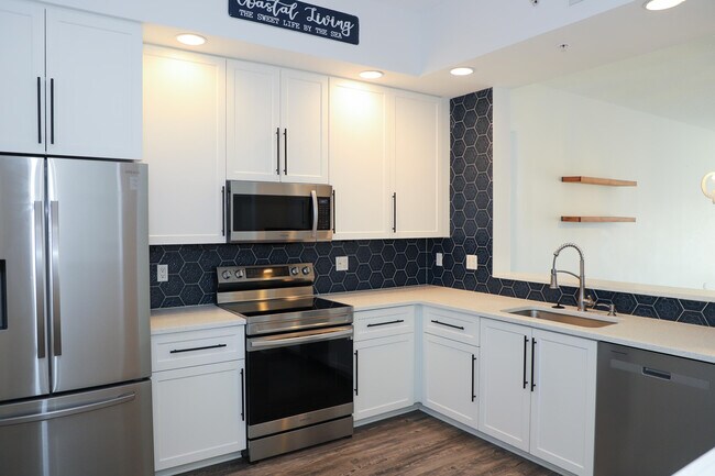 Photo - 10 Harbour Isle Dr E Unit 206