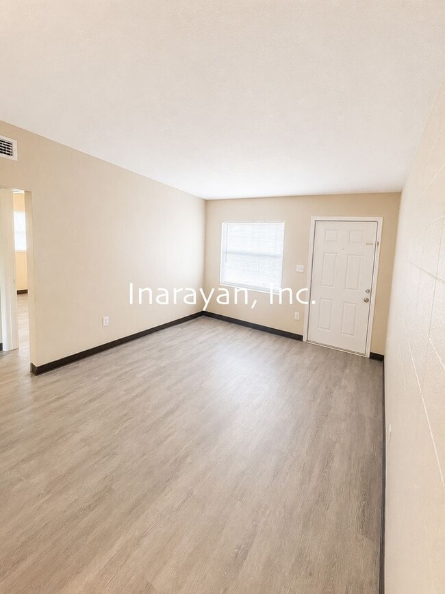 Photo - 909 W Livingston St Unit 4