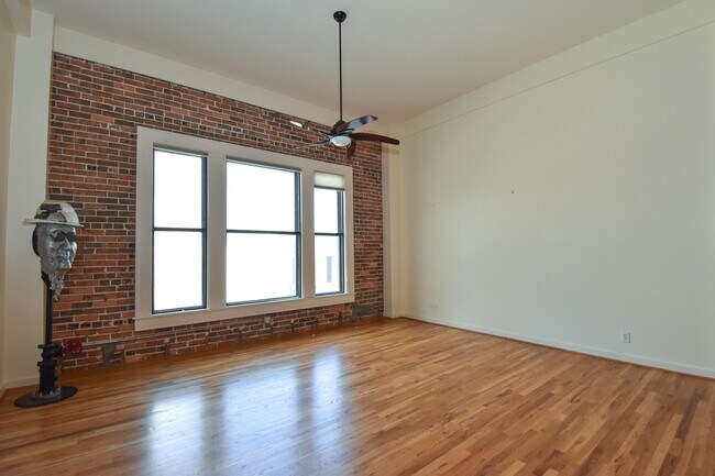Photo - 915 Franklin St Unit 2H