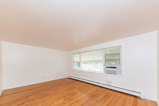 Photo - 4350 Warren Ave