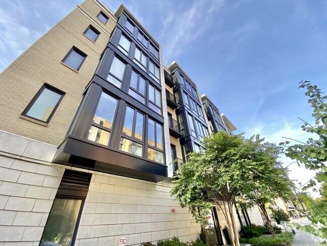 Building Photo - 1405 W St NW Unit 501 Rental